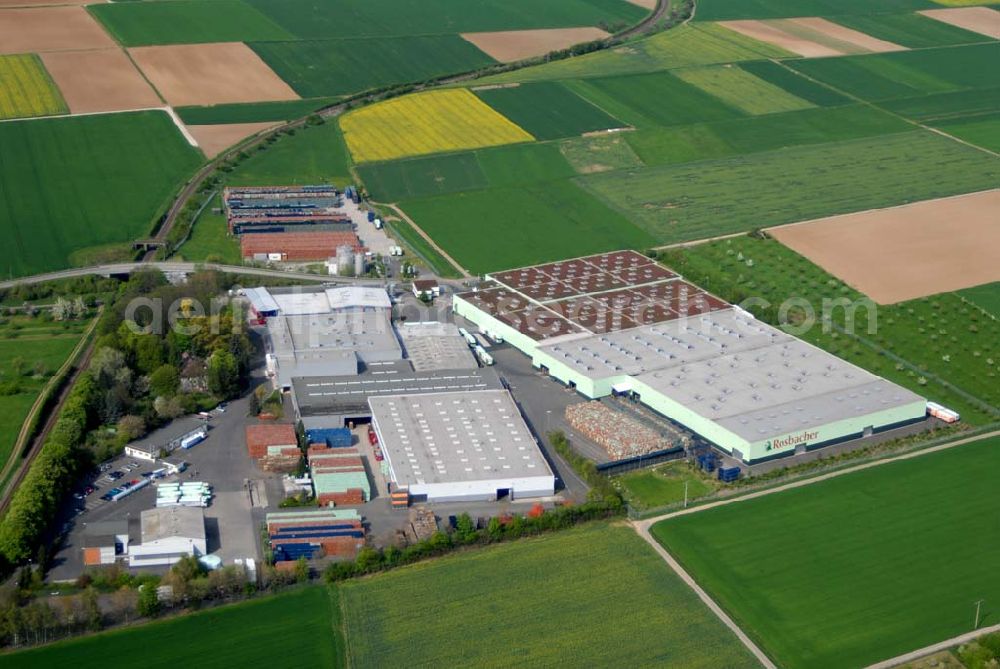 Aerial photograph Nauheim (Hessen) - Standort Rosbacher der Hassia Mineralquellen GmbH und Co. KG. Kontakt: Hassia Mineralquellen GmbH & Co. KG., Gießener Straße 18-30, 61118 Bad Vilbel, Postfach 1160, 61101 Bad Vilbel, Telefon: (06101) 403-0, Fax: (06101) 7140, info@hassia.com, info@rosbacher.com,