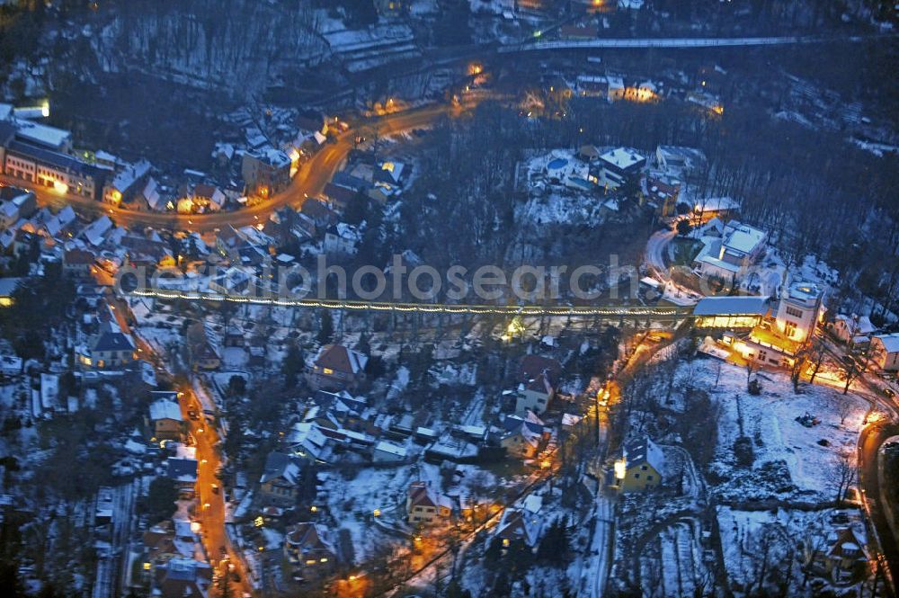 Dresden from the bird's eye view: Die Standseilbahn Dresden über dem winterlich mit Schnee bedecktem Stadtteil Loschwitz. Sie verbindet die Dresdner Stadtteile Loschwitz und Weißer Hirsch in der Nähe des „Blauen Wunders“ und wird von der Dresdner Verkehrsbetriebe AG betrieben. The funicular railway in Dresden over the winterly with snow-covered area Loschwitz.