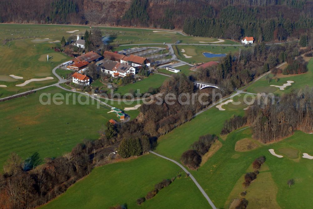 Starnberg from above - Blick auf den Golf- und Landclub Gut Rieden in Starnberg. Der Golfclub besteht aus einer 18-Loch-Anlage nahe des Starnberger See. Kontakt: Golf- und Landclub Gut Rieden e.V./Gut Rieden Sport & Freizeit GmbH, Gut Rieden, 82319 Starnberg, Tel. 08151-90770, Fax 08151-907711, E-Mail info@gut-rieden.de,