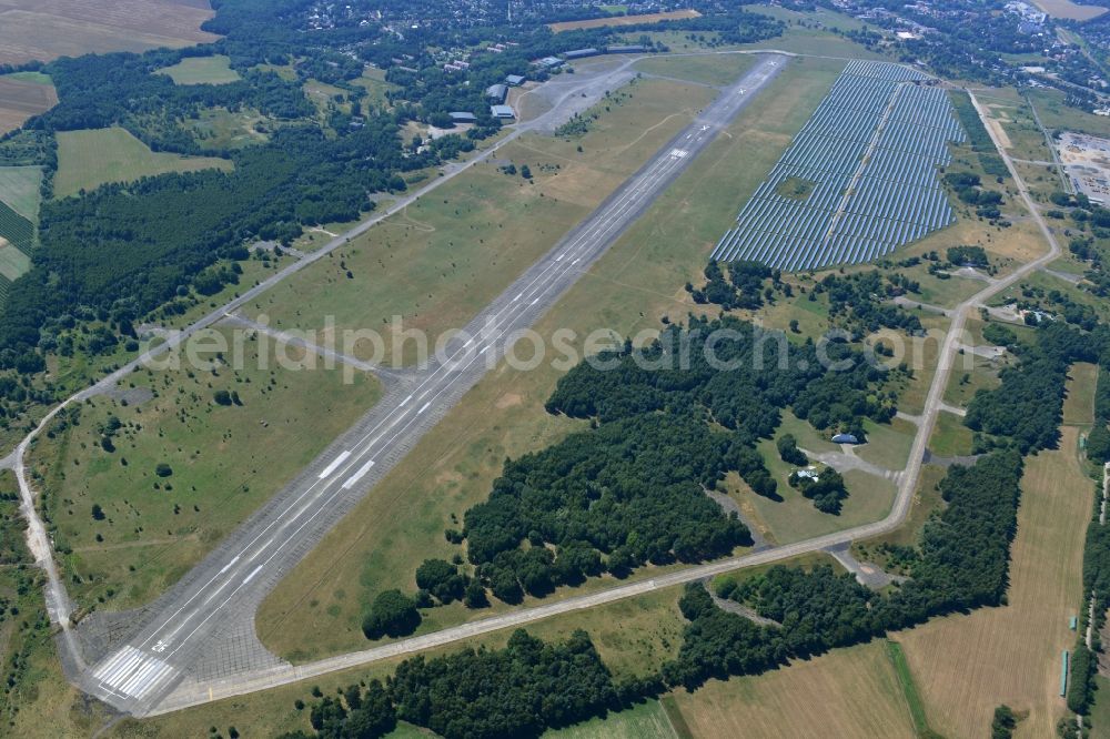 Werneuchen from above - Start and runway with taxiways and shelters on the grounds of the airport in Brandenburg Werneuchen