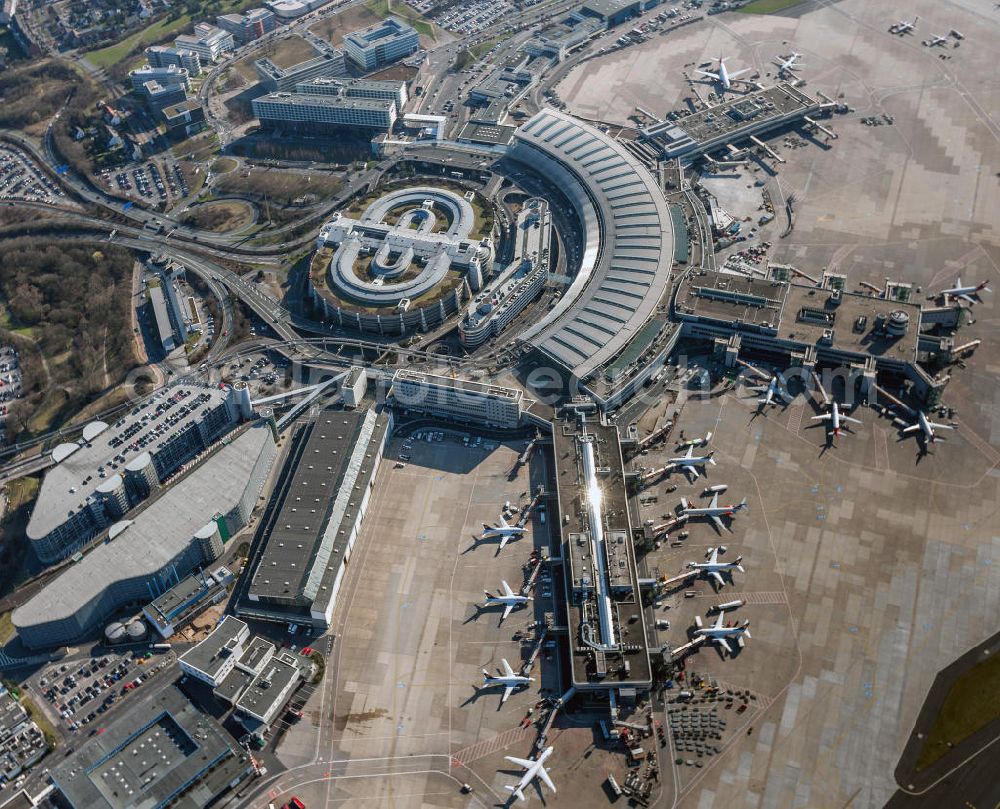 Aerial photograph Düsseldorf - View to the Duesseldorf International Airport which is the main airport in Nothrhine Westfalia