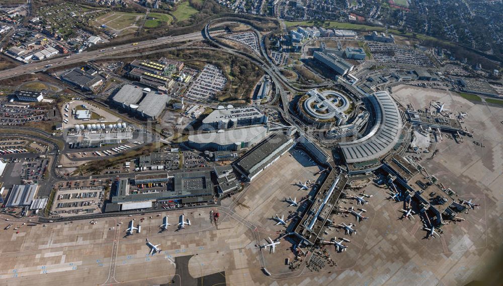 Düsseldorf from the bird's eye view: View to the Duesseldorf International Airport which is the main airport in Nothrhine Westfalia