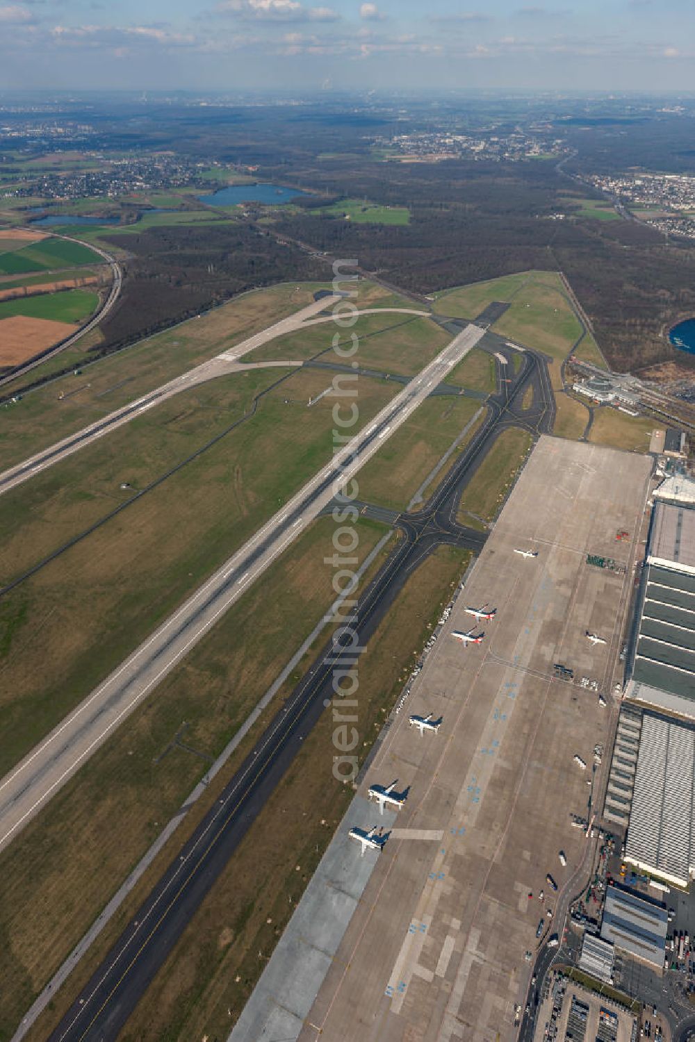 Aerial image Düsseldorf - View to the Duesseldorf International Airport which is the main airport in Nothrhine Westfalia