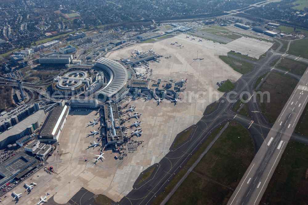 Aerial photograph Düsseldorf - View to the Duesseldorf International Airport which is the main airport in Nothrhine Westfalia