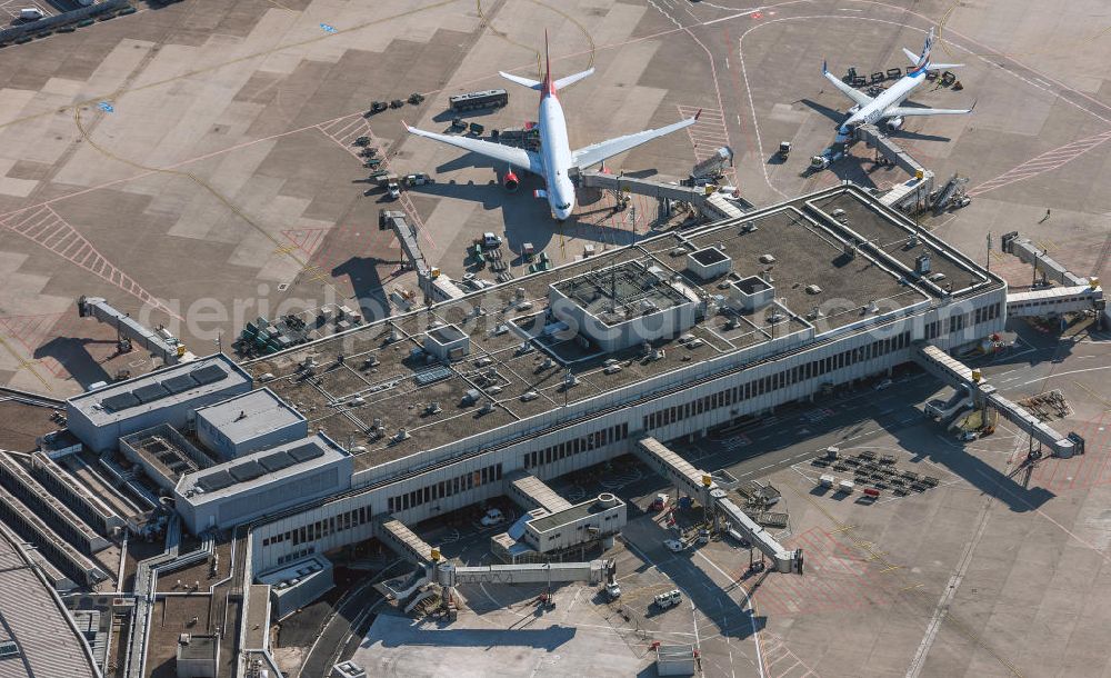 Aerial image Düsseldorf - View to the Duesseldorf International Airport which is the main airport in Nothrhine Westfalia