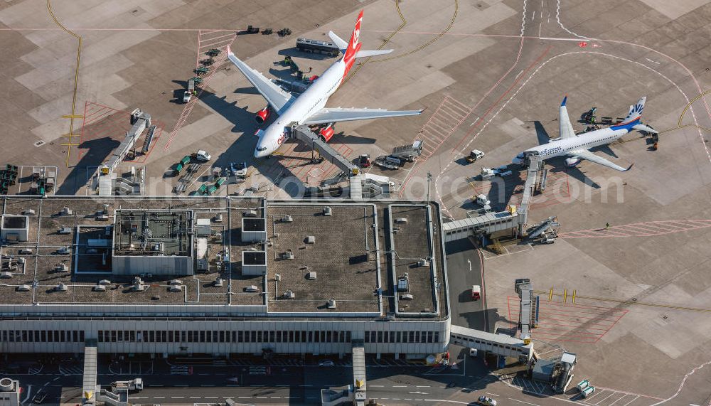 Aerial photograph Düsseldorf - View to the Duesseldorf International Airport which is the main airport in Nothrhine Westfalia