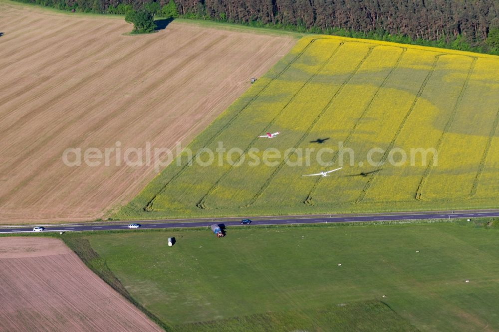 Pritzwalk from the bird's eye view: Start of a glider in an airplane tow in Pritzwalk-Sommersberg in the state Brandenburg, Germany