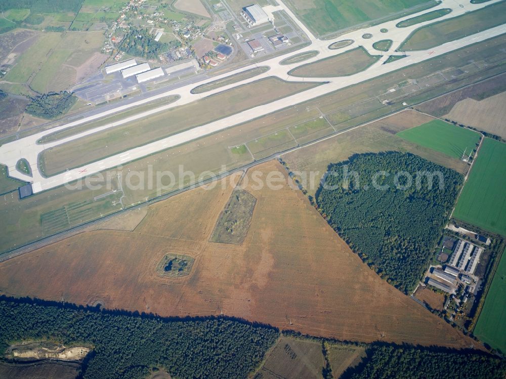 Schönefeld from the bird's eye view: Runway and taxiways at the site of the new airport BER / BBI BERLIN BRANDENBURG AIRPORT Willi Brandt in Schoenefeld in Brandenburg