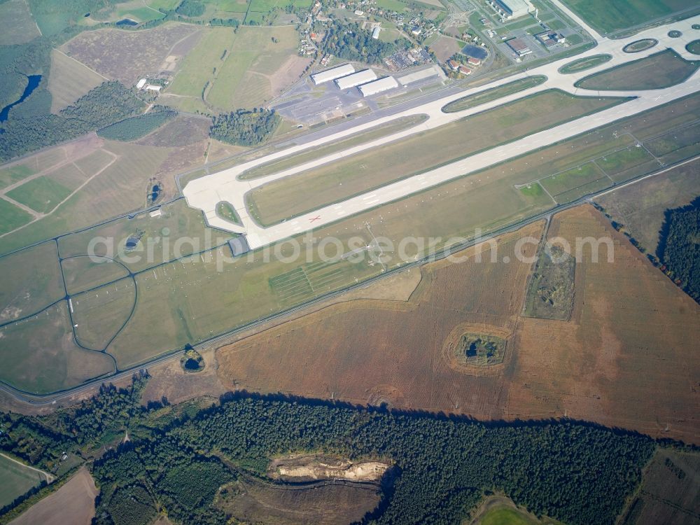 Aerial image Schönefeld - Runway and taxiways at the site of the new airport BER / BBI BERLIN BRANDENBURG AIRPORT Willi Brandt in Schoenefeld in Brandenburg