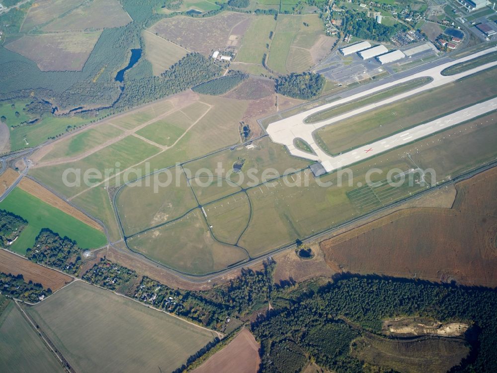 Aerial photograph Schönefeld - Runway and taxiways at the site of the new airport BER / BBI BERLIN BRANDENBURG AIRPORT Willi Brandt in Schoenefeld in Brandenburg