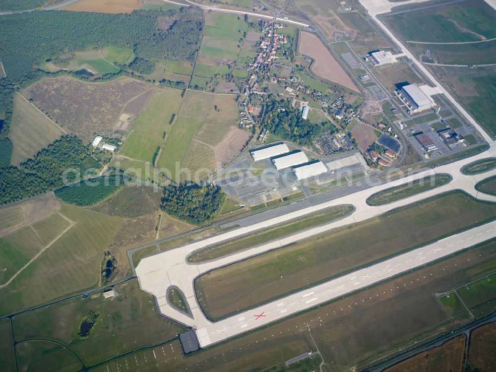 Schönefeld from above - Runway and taxiways at the site of the new airport BER / BBI BERLIN BRANDENBURG AIRPORT Willi Brandt in Schoenefeld in Brandenburg