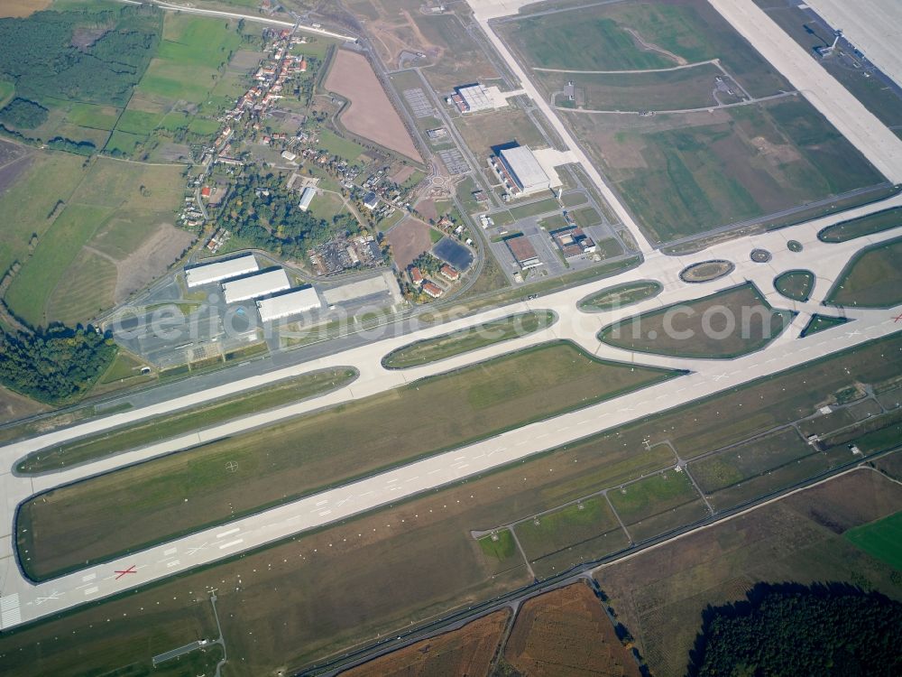 Schönefeld from the bird's eye view: Runway and taxiways at the site of the new airport BER / BBI BERLIN BRANDENBURG AIRPORT Willi Brandt in Schoenefeld in Brandenburg