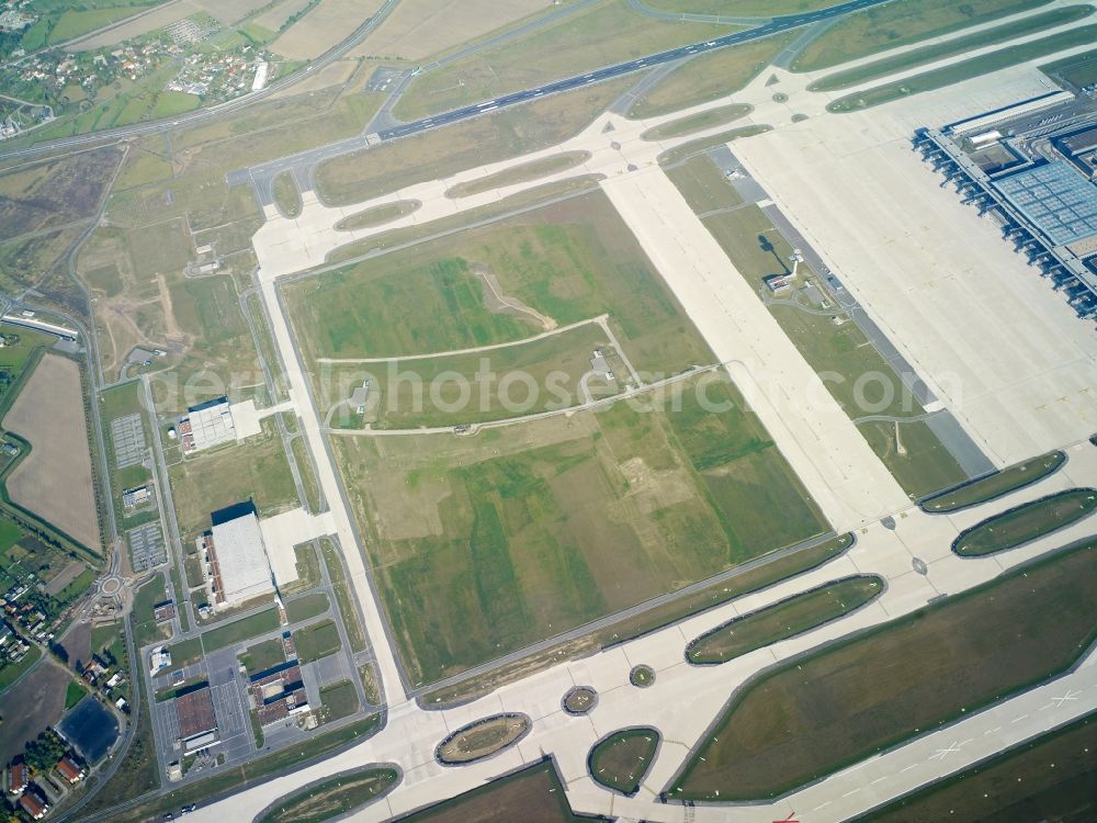 Schönefeld from above - Runway and taxiways at the site of the new airport BER / BBI BERLIN BRANDENBURG AIRPORT Willi Brandt in Schoenefeld in Brandenburg