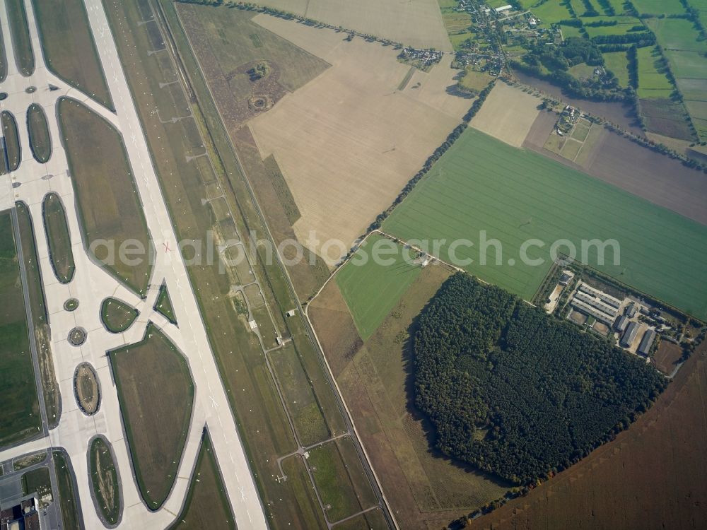 Schönefeld from the bird's eye view: Runway and taxiways at the site of the new airport BER / BBI BERLIN BRANDENBURG AIRPORT Willi Brandt in Schoenefeld in Brandenburg