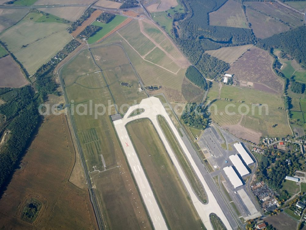 Schönefeld from above - Runway and taxiways at the site of the new airport BER / BBI BERLIN BRANDENBURG AIRPORT Willi Brandt in Schoenefeld in Brandenburg