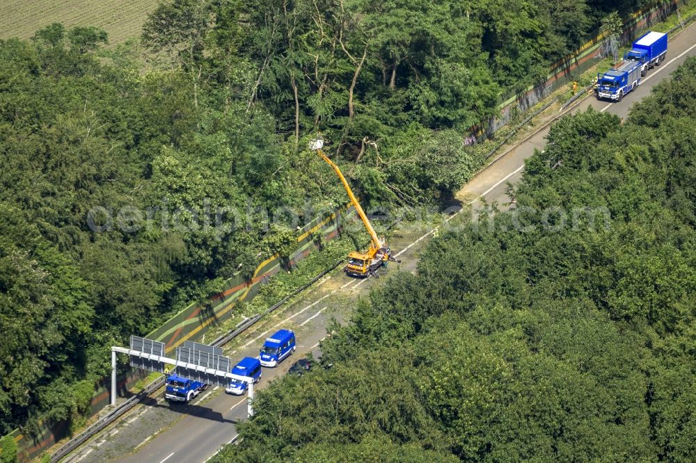 Recklinghausen from above - Traffic jam on the motorway A43 towards Herne Pattern Recklinghausen due to storm damage with relief efforts by the Agency for Technical Relief THW in the state North Rhine-Westphalia