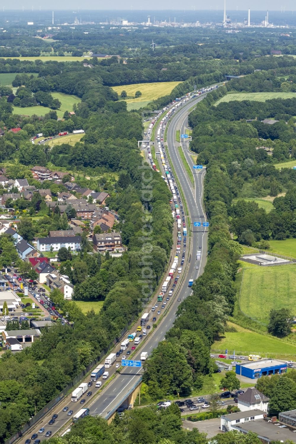 Recklinghausen from the bird's eye view: Traffic jam on the motorway A43 towards Herne Pattern Recklinghausen due to storm damage with relief efforts by the Agency for Technical Relief THW in the state North Rhine-Westphalia