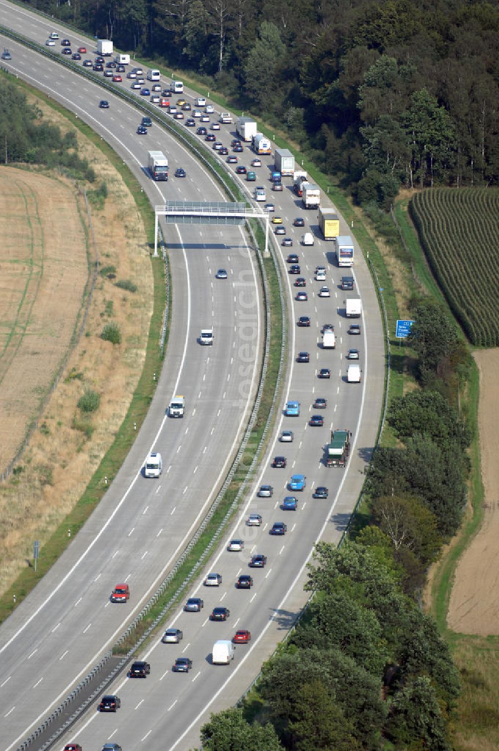 HAINICHEN from above - Blick Autobahn A4 / Europastrasse E40 A4 bei Hainichen mit Stau in östliche Richtung.