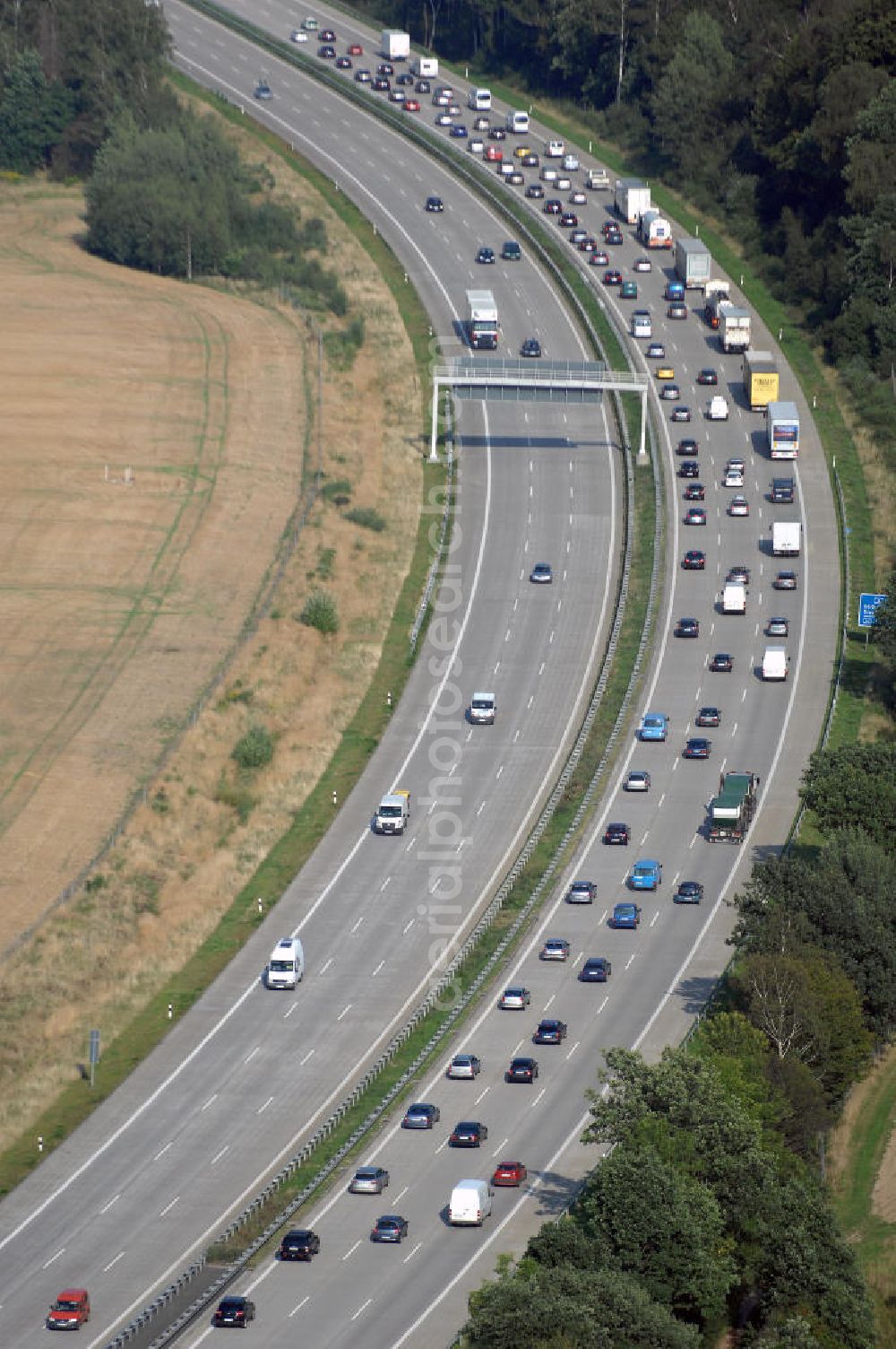 HAINICHEN from the bird's eye view: Blick Autobahn A4 / Europastrasse E40 A4 bei Hainichen mit Stau in östliche Richtung.