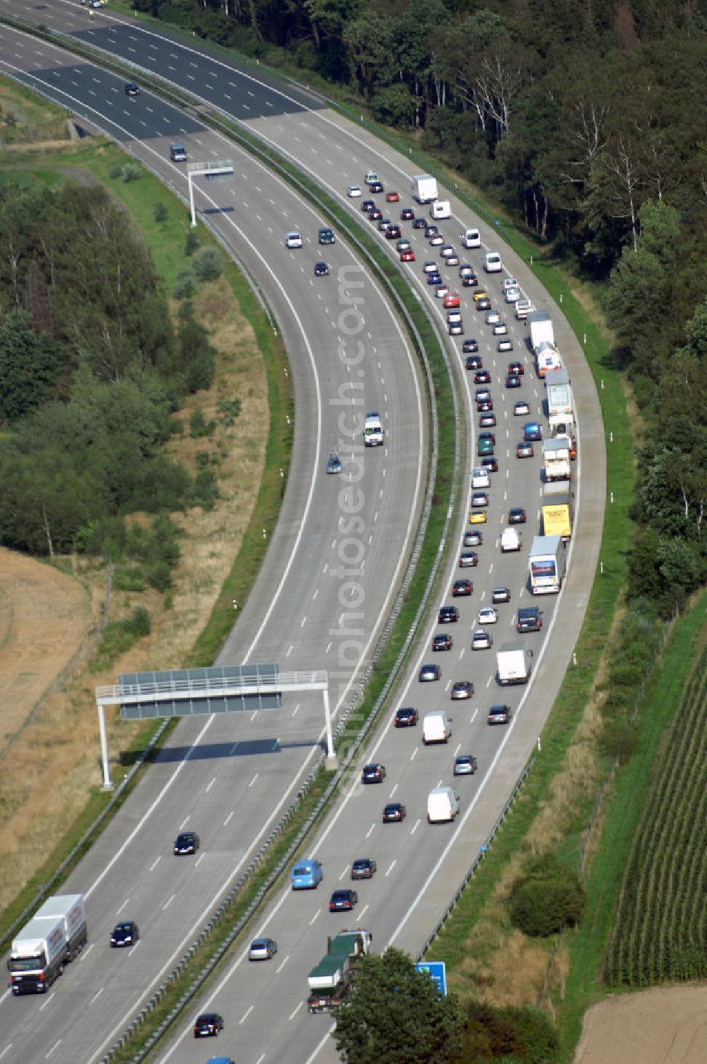 HAINICHEN from above - Blick Autobahn A4 / Europastrasse E40 A4 bei Hainichen mit Stau in östliche Richtung.