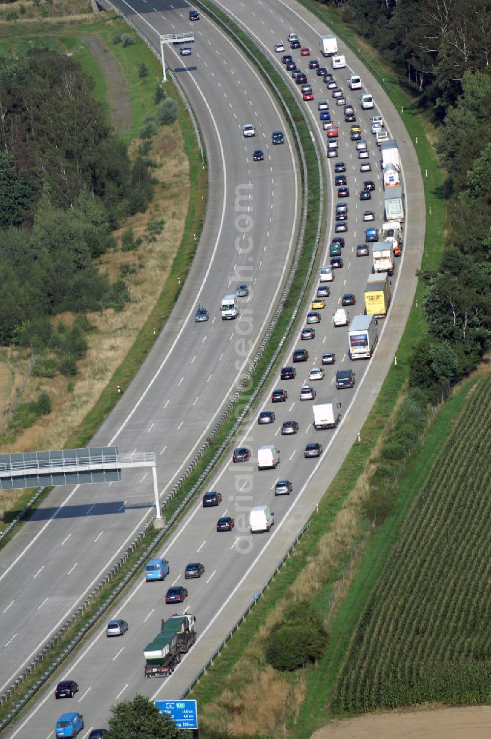 HAINICHEN from the bird's eye view: Blick Autobahn A4 / Europastrasse E40 A4 bei Hainichen mit Stau in östliche Richtung.