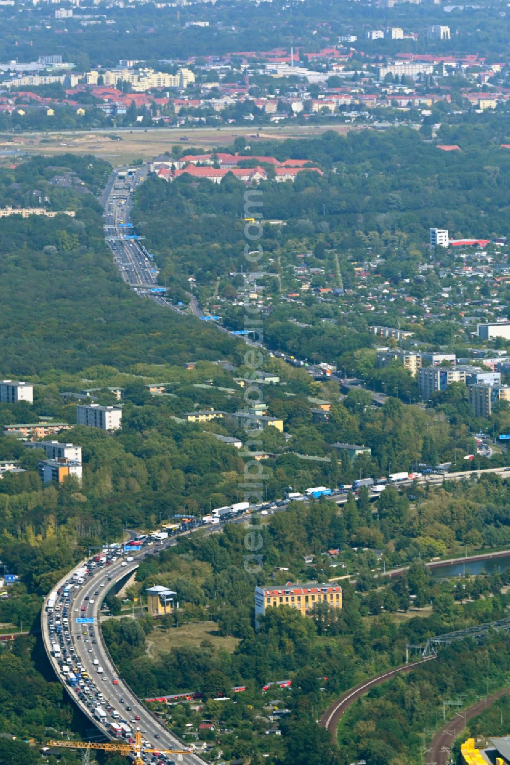 Aerial photograph Berlin - Traffic jam-filled lanes on the route and lanes along the motorway bridge structure of the BAB A100 at Kol. Schleusenland 2 in the Westend district of Berlin, Germany