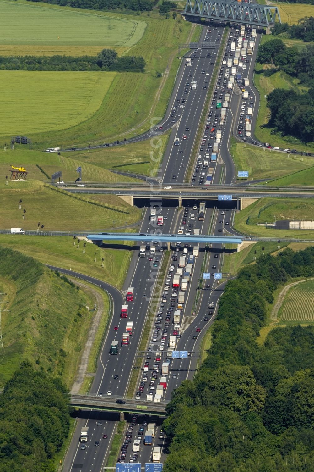 Aerial photograph Kamen - Intersection of Highway Federal Highway A2 A1 E35 E37 on the Kamen intersection in the northeast of the Ruhr Area in North Rhine-Westphalia in Kamen