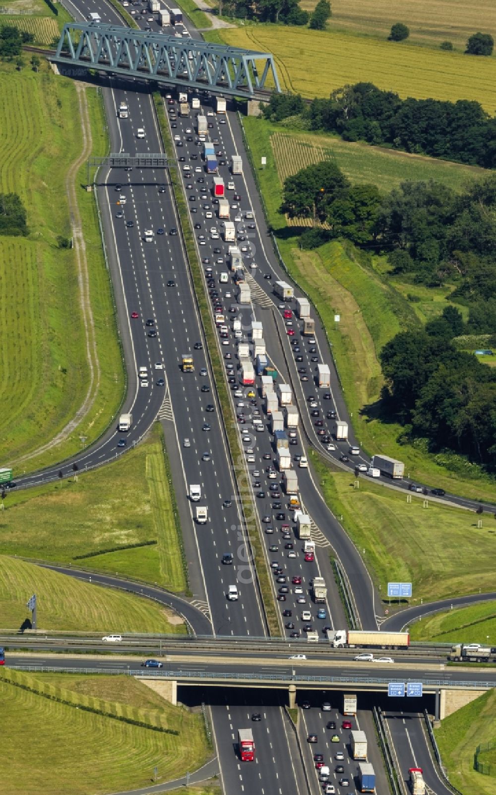 Kamen from the bird's eye view: Intersection of Highway Federal Highway A2 A1 E35 E37 on the Kamen intersection in the northeast of the Ruhr Area in North Rhine-Westphalia in Kamen