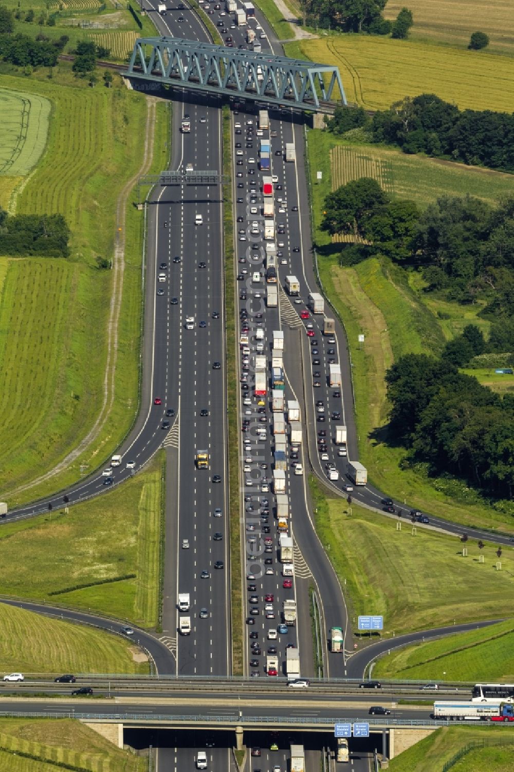 Aerial photograph Kamen - Intersection of Highway Federal Highway A2 A1 E35 E37 on the Kamen intersection in the northeast of the Ruhr Area in North Rhine-Westphalia in Kamen