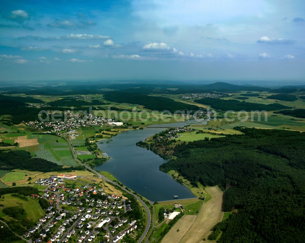 Bischoffen from above - Impoundment and shore areas at the lake Aartalsperre in the district Ahrdt in Bischoffen in the state Hesse, Germany