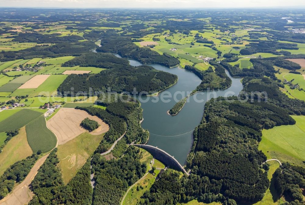 Aerial photograph Breckerfeld - Impoundment and shore areas at the lake Heilenbecker Talsperre in Breckerfeld in the state North Rhine-Westphalia, Germany