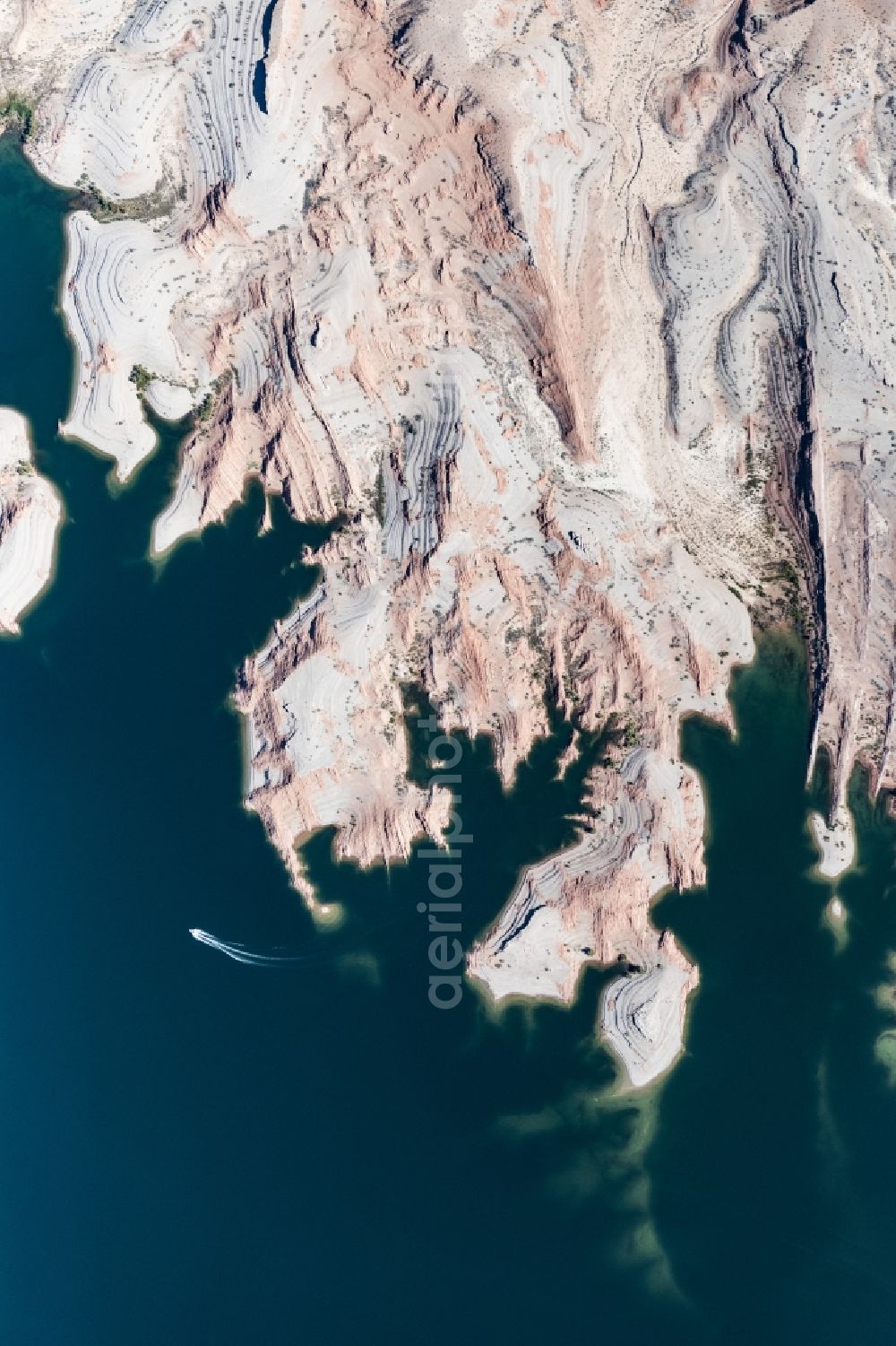 Echo Bay from the bird's eye view: Impoundment and shore areas at the lake Lake Mead in Echo Bay in Nevada, United States of America