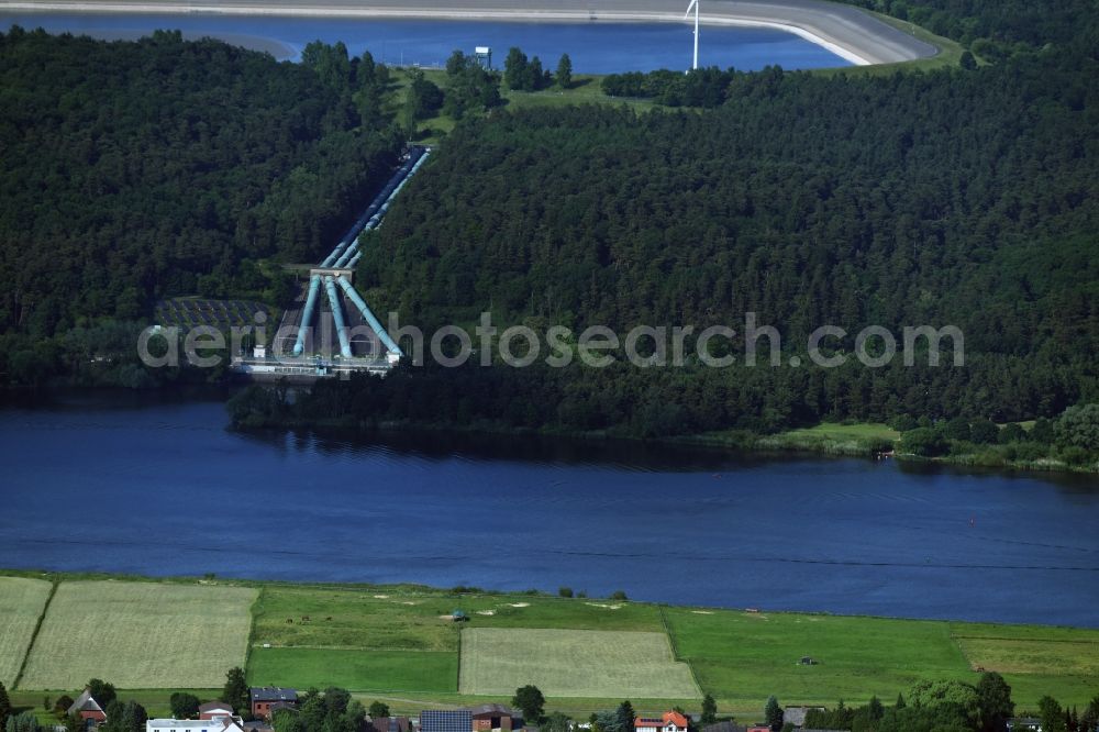 Geesthacht from the bird's eye view: Impoundment and shore areas at the lake des Pumpspeicherwerk in Geesthacht in the state Schleswig-Holstein