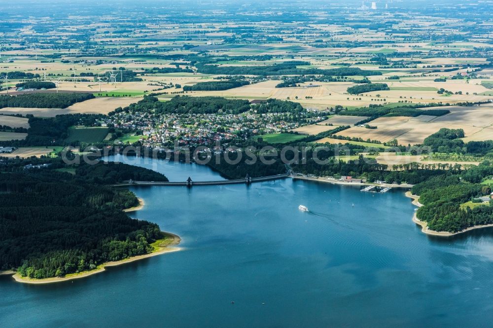 Aerial image Möhnesee - Impoundment and shore areas at the lake Heve in Moehnesee in the state North Rhine-Westphalia, Germany