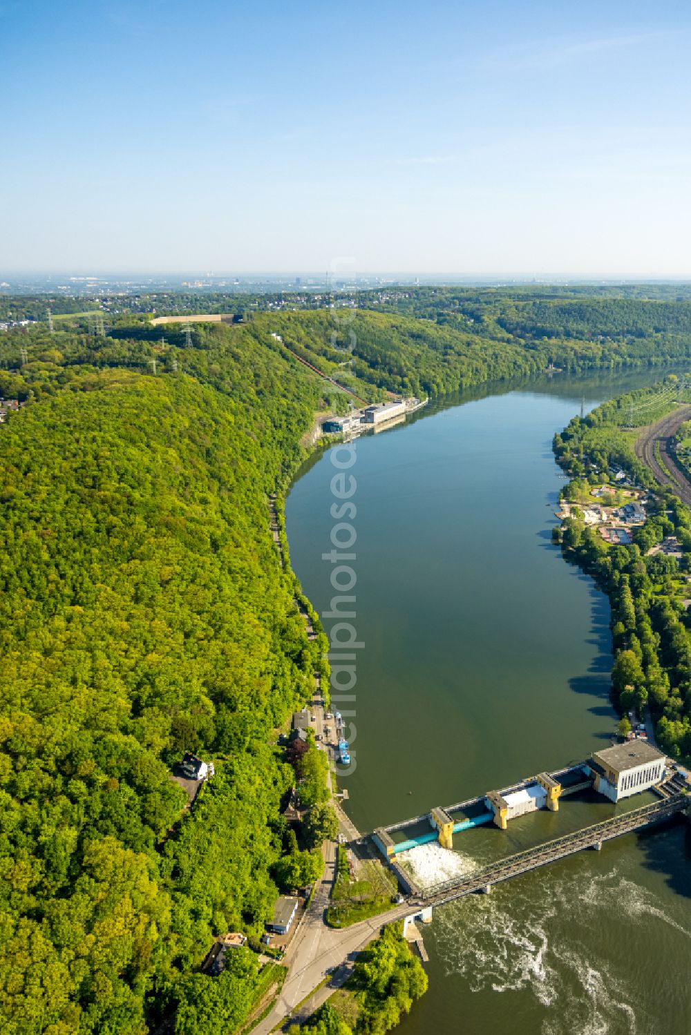 Aerial photograph Herdecke - Impoundment and shore areas at the lake Hengsteysee in the district Ahlenberg in Herdecke in the state North Rhine-Westphalia, Germany