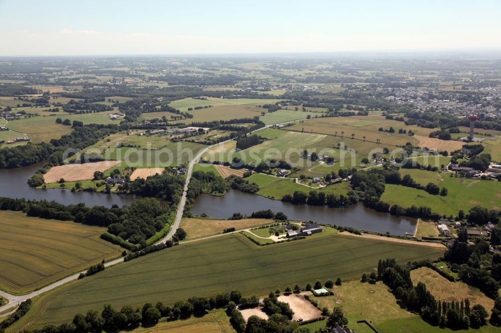 Aerial image Pleurtuit - Impoundment and shore areas at the lake of the river Le Drouet in Pleurtuit in Brittany, France