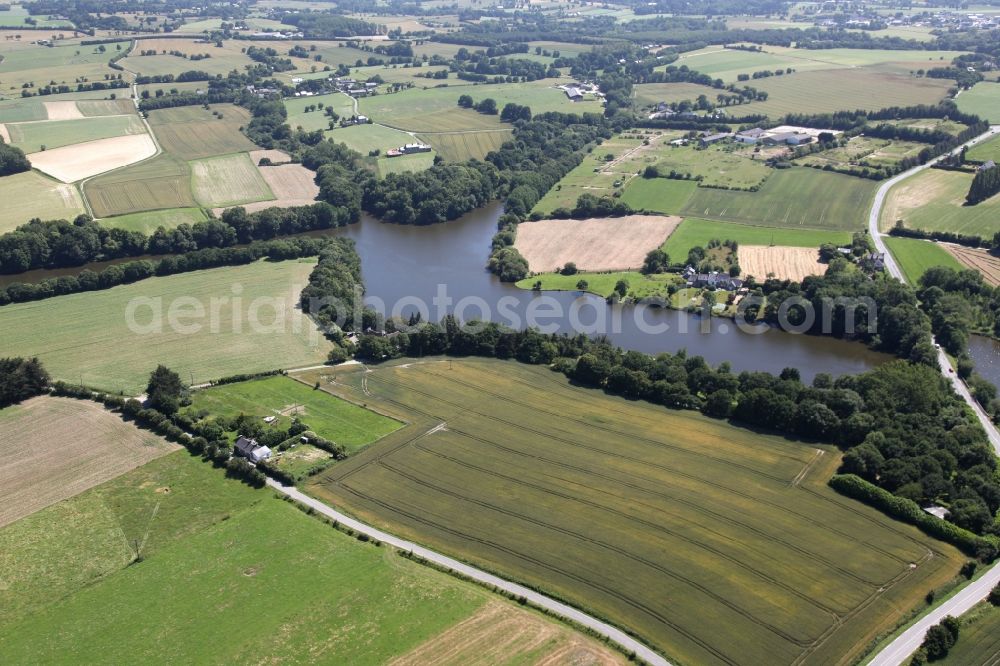 Aerial photograph Pleurtuit - Impoundment and shore areas at the lake of the river Le Drouet in Pleurtuit in Brittany, France