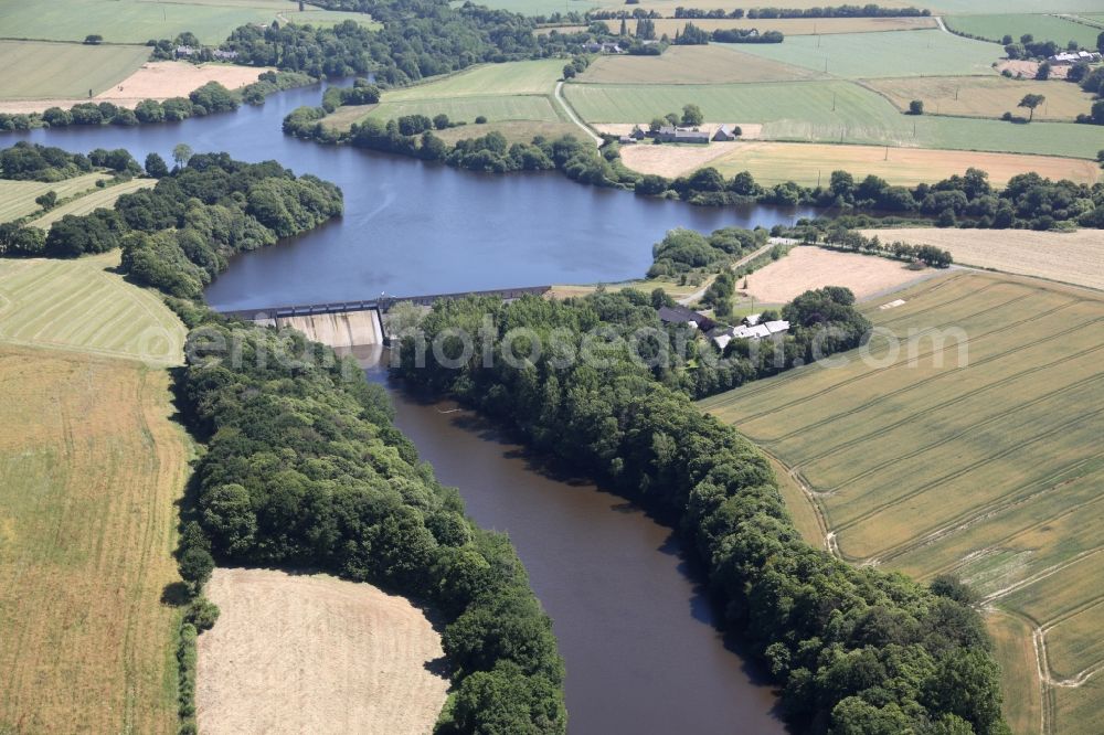 Aerial image Pleurtuit - Impoundment and shore areas at the lake of the river Le Drouet in Pleurtuit in Brittany, France