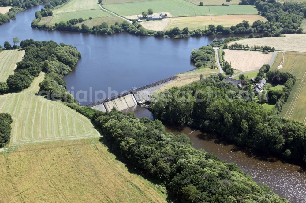 Aerial photograph Pleurtuit - Impoundment and shore areas at the lake of the river Le Drouet in Pleurtuit in Brittany, France