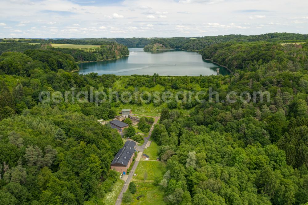 Schneffelrath from above - Impoundment and shore areas at the lake Wahnbachtalsperre on street Talsperrenstrasse in Schneffelrath in the state North Rhine-Westphalia, Germany