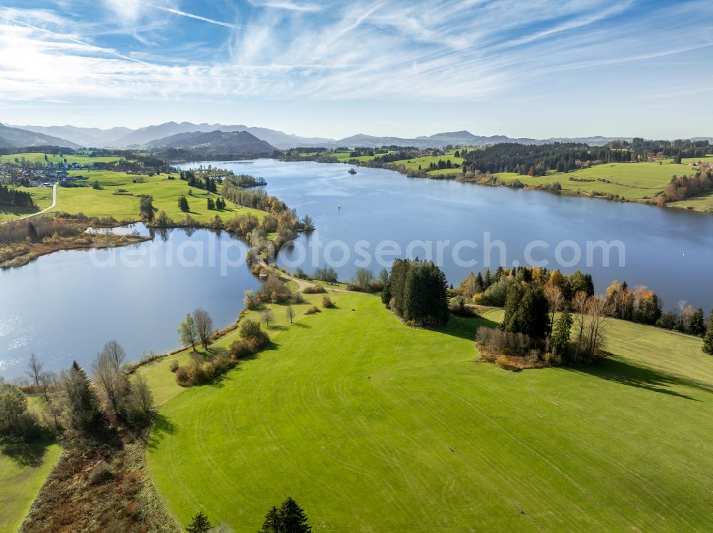 Aerial photograph Sulzberg - Impoundment and shore areas at the lake Rottachsee - Rottachspeicher on street Am Petersbach in Sulzberg in the state Bavaria, Germany