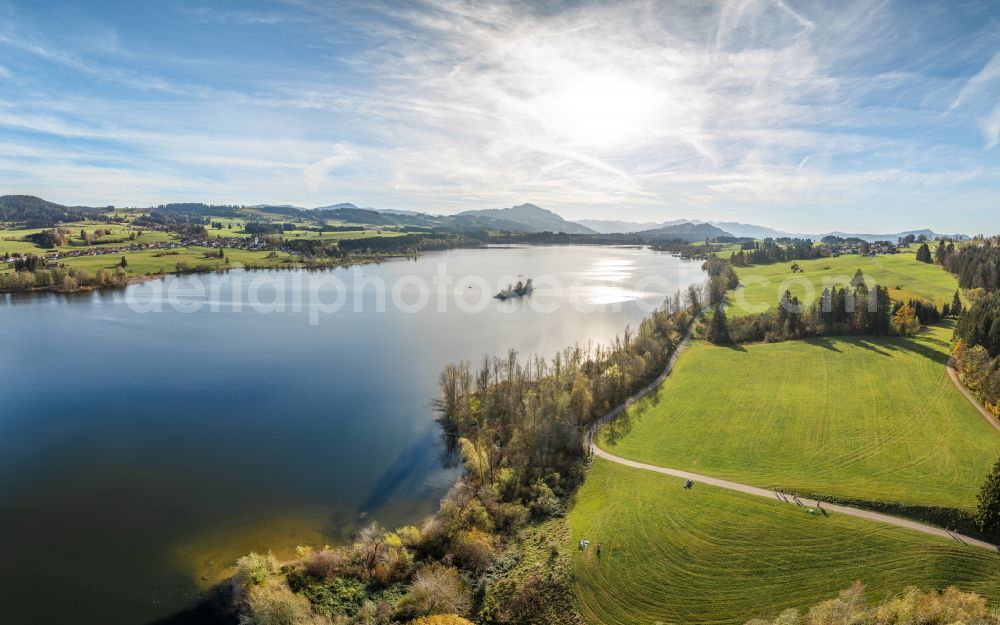 Aerial photograph Sulzberg - Impoundment and shore areas at the lake Rottachsee - Rottachspeicher on street Am Petersbach in Sulzberg in the state Bavaria, Germany