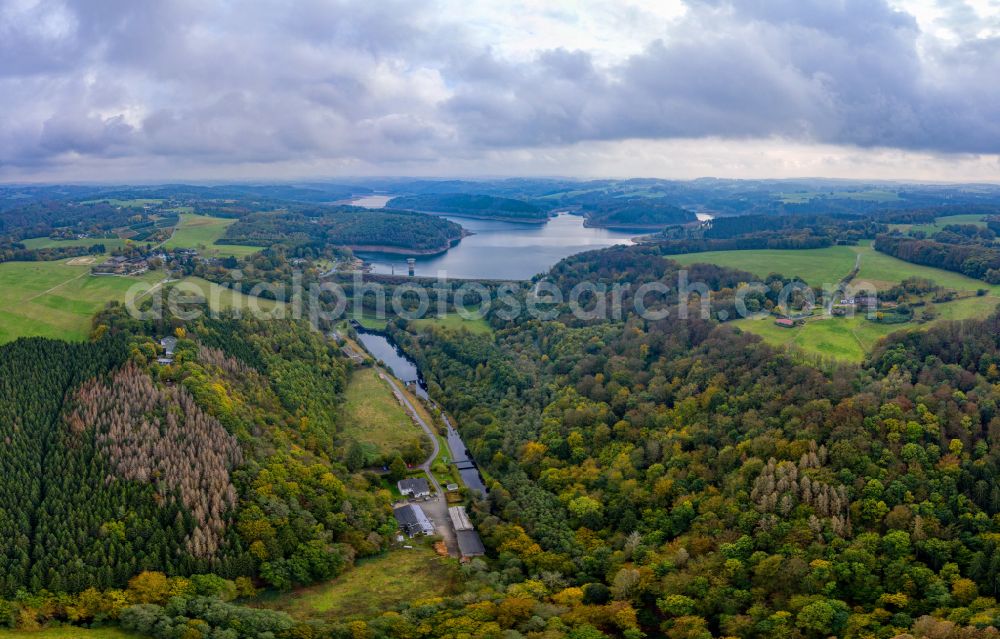 Aerial image Wermelskirchen - Dam wall at the reservoir Dhuenntalsperre in Wermelskirchen in the state North Rhine-Westphalia, Germany