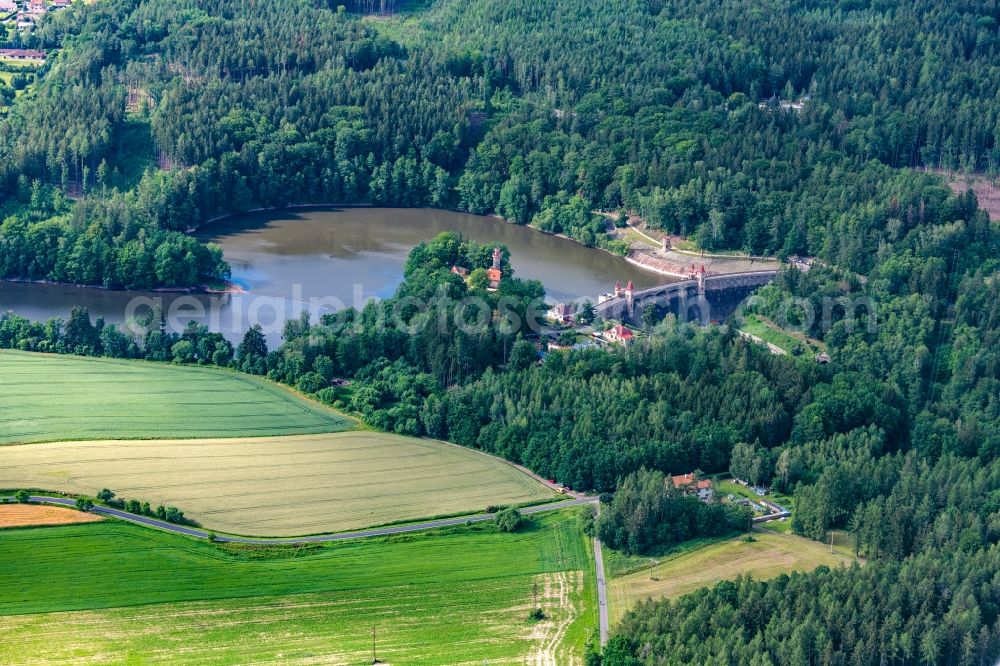 Nemojov, CZ from the bird's eye view: Dam wall at the reservoir Koenigreich Wald-Damm in Nemojov, CZ in Kralovehradecky kraj, Czech Republic