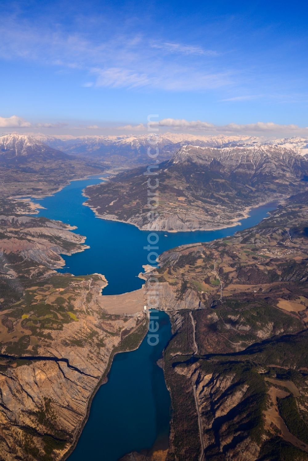 Rousset from the bird's eye view: Dam and shore areas at the lake Lac de Serre-Poncon in Rousset in Provence-Alpes-Cote d'Azur, France. Lac de Serre-Poncon is used intensively for tourists