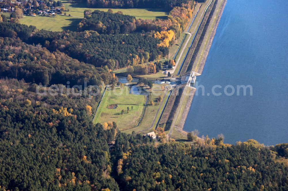 Aerial image Neuhausen/Spree - Dam wall at the reservoir Talsperre Spremberg in Neuhausen/Spree in the state Brandenburg, Germany