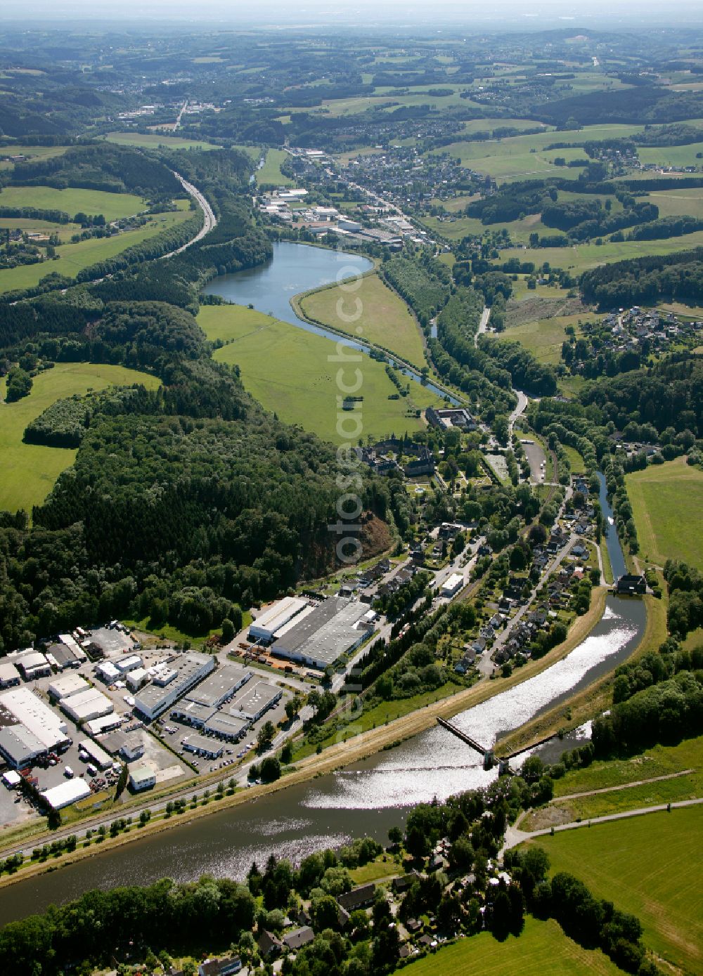 Aerial photograph Engelskirchen OT Ehreshoven - View of the barrier lake Ehreshoven in Engelskirchen in the state of North Rhine-Westphalia