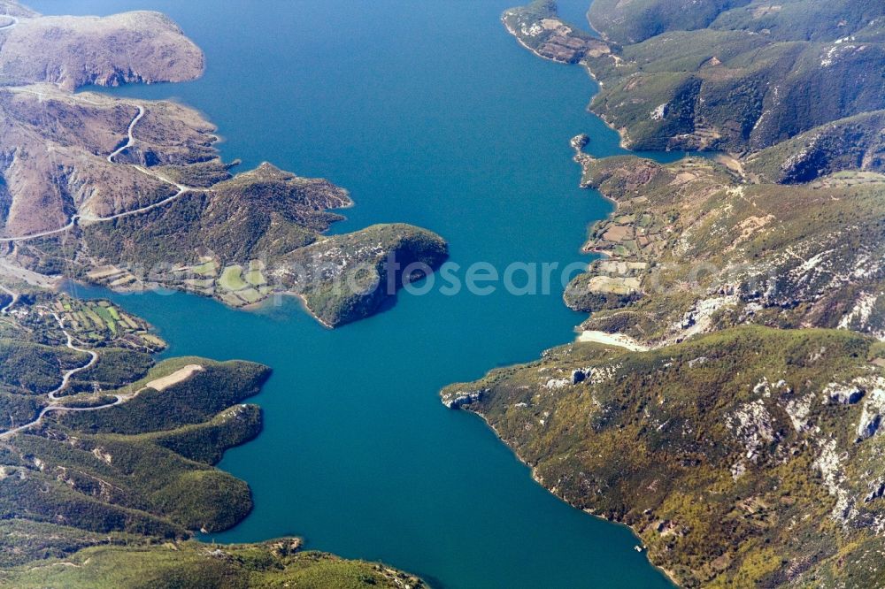 Vau Deja from the bird's eye view: Stausee des Spathara Staubeckens bei Vau Deja in der Provinz Shkodra in Albanien. Das dazu gehörige Wasserkraftwerk versorgt einen großen Teil Albaniens.