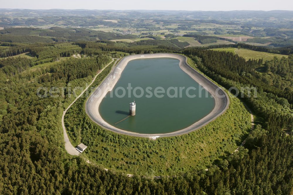 Aerial image Rönkhausen - Blick auf den Stausee / Speichersee / Speicherbecken Rönkhausen. The dam / reservoir / reservoirs Rönkhausen - Finnentrop. Luftbild: Hans Blossey