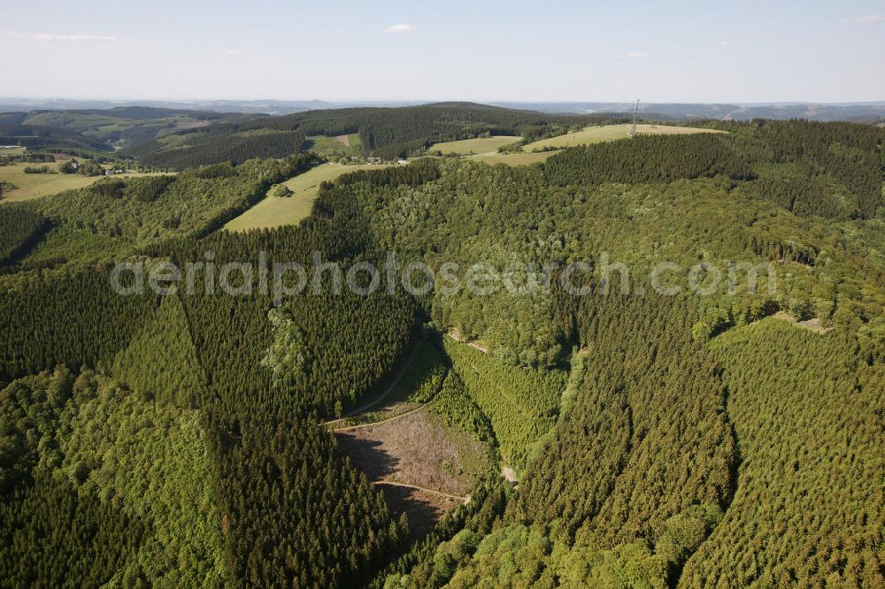 Rönkhausen from the bird's eye view: Blick auf das Unterbecken des Stausee / Speichersee / Speicherbecken Rönkhausen. The dam / reservoir / reservoirs Rönkhausen - Finnentrop. Luftbild: Hans Blossey